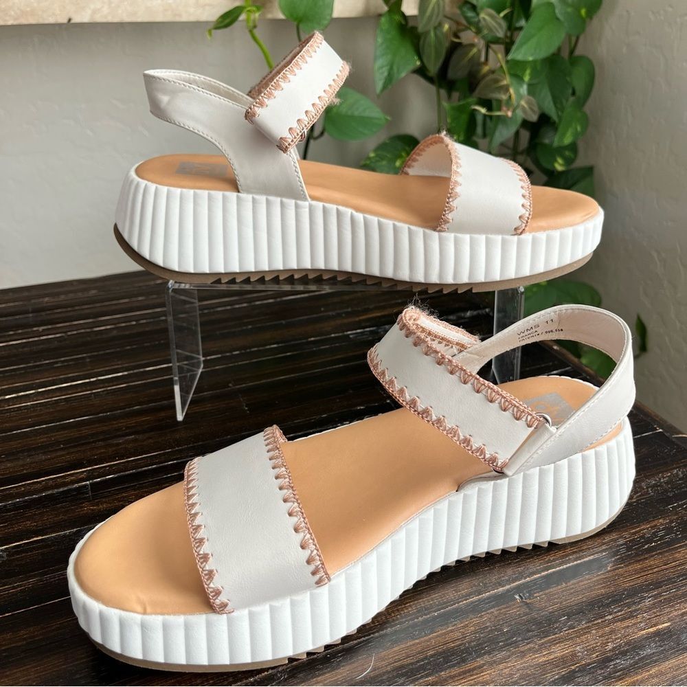 DV by Dolce Vita White Platform Sandal with Tan Stitching - Picture 4 of 14